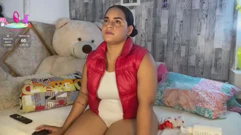 Snapshot of violetroussee chatting on 10-26-25, 12:33 violetroussee online show from 10-26-25, 12:33