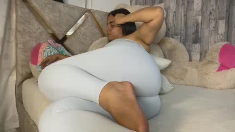 Snapshot of violetroussee chatting on 11-11-25, 10:10 violetroussee online show from 11-11-25, 10:10