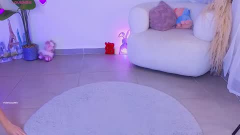 Snapshot of violetssweet chatting on 10-13-25, 05:18 violetssweet online show from 10-13-25, 05:18