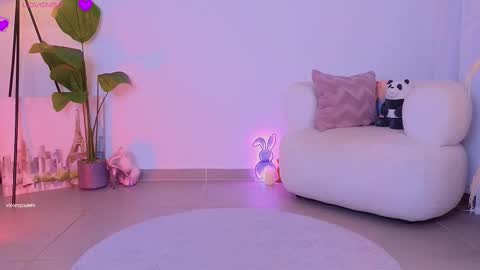 Snapshot of violetssweet chatting on 10-24-25, 01:03 violetssweet online show from 10-24-25, 01:03