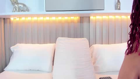 Violett  online show from 09-30-25, 07:52