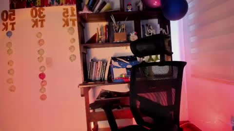 Snapshot of violett_red chatting on 05-27-26, 09:56 Violeta online show from 05-27-26, 09:56