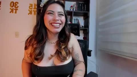 Snapshot of violett_red chatting on 06-15-26, 10:56 Violeta online show from 06-15-26, 10:56
