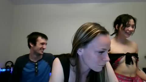 Snapshot of violett_taurus chatting on 03-15-26, 07:03 violett_taurus online show from 03-15-26, 07:03