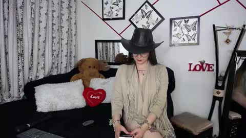 Snapshot of violetta_afrodita chatting on 10-14-25, 02:12 violetta_afrodita online show from 10-14-25, 02:12