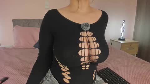 violetta independent model online show from 11-28-25, 06:05