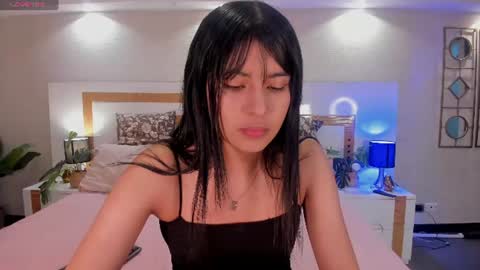 Snapshot of violettaa_stone chatting on 06-12-26, 03:49 Violettaa online show from 06-12-26, 03:49