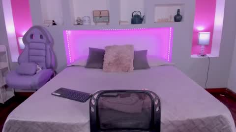 ViolettaBaker online show from 12-11-24, 01:47