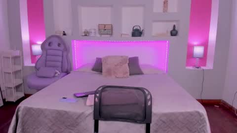 ViolettaBaker online show from 12-12-24, 07:48