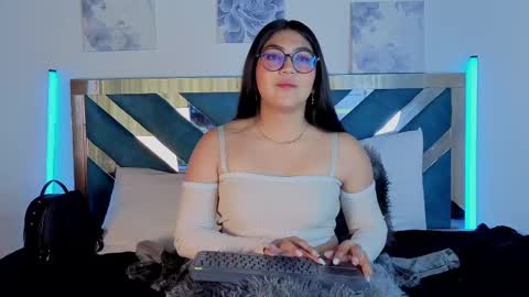 violettabloom1_ online show from 09-18-25, 07:49