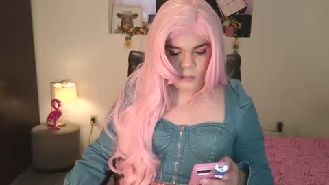 Snapshot of violettacam69 chatting on 02-19-25, 10:53 violettacam69 online show from 02-19-25, 10:53
