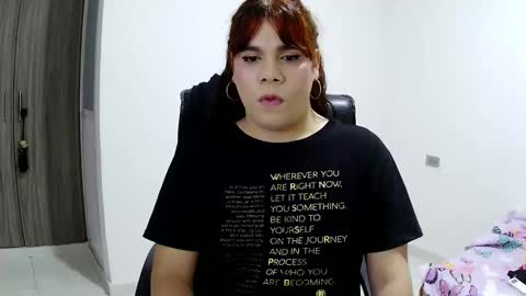 Snapshot of violettacam69 chatting on 10-31-25, 08:59 violettacam69 online show from 10-31-25, 08:59