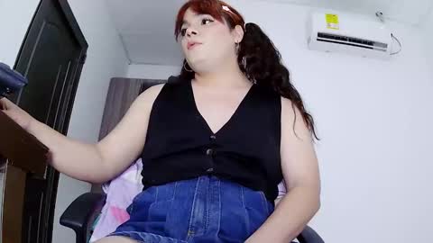 Snapshot of violettacam69 chatting on 11-03-25, 10:27 violettacam69 online show from 11-03-25, 10:27