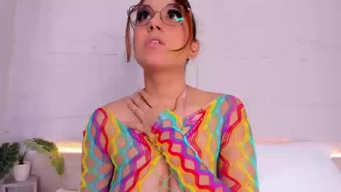 Snapshot of violettaevans_ chatting on 09-23-25, 07:50 Violetta online show from 09-23-25, 07:50