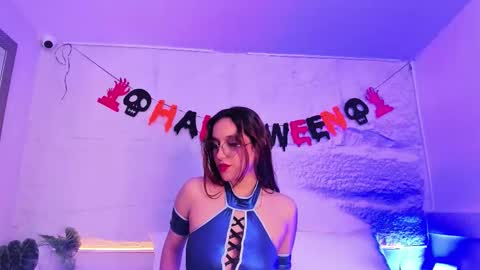 Snapshot of violettaevans_ chatting on 10-31-25, 07:59 Violetta online show from 10-31-25, 07:59