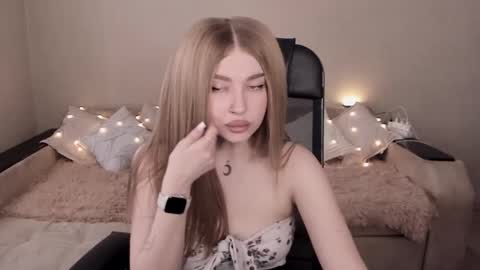 ViolettaOtis online show from 02-14-25, 11:42