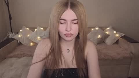 ViolettaOtis online show from 10-22-25, 12:05