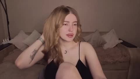 ViolettaOtis online show from 05-11-26, 04:04