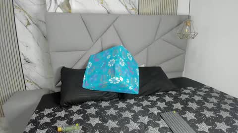violettaruizz online show from 04-25-26, 07:00