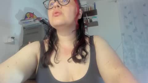 Snapshot of violettasexycam chatting on 12-31-24, 04:27 violetafetish online show from 12-31-24, 04:27