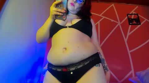 Snapshot of violettasexycam chatting on 02-26-25, 01:11 violetafetish online show from 02-26-25, 01:11