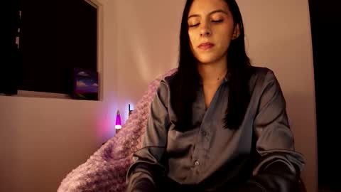 Snapshot of violettastars chatting on 10-12-25, 05:28 Violetta....Follow me in Twitter... online show from 10-12-25, 05:28