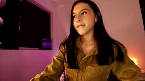 Snapshot of violettastars chatting on 10-15-25, 04:01 Violetta....Follow me in Twitter... online show from 10-15-25, 04:01