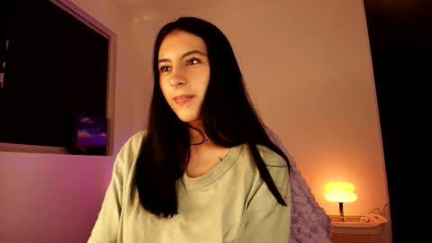 Snapshot of violettastars chatting on 10-16-25, 04:13 Violetta....Follow me in Twitter... online show from 10-16-25, 04:13