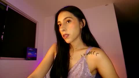 Snapshot of violettastars chatting on 12-21-25, 05:03 Violetta....Follow me in Twitter... online show from 12-21-25, 05:03