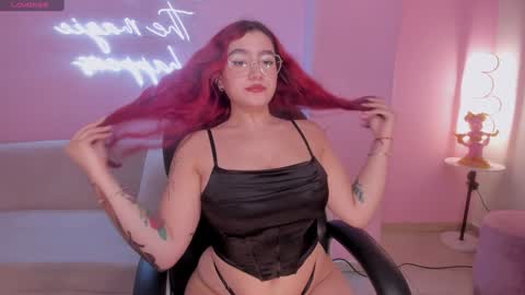 Snapshot of violettcastel chatting on 12-20-24, 08:12 Violett Castel online show from 12-20-24, 08:12