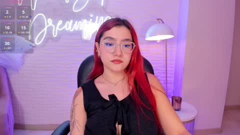 Snapshot of violettcastel chatting on 12-23-24, 08:14 Violett Castel online show from 12-23-24, 08:14