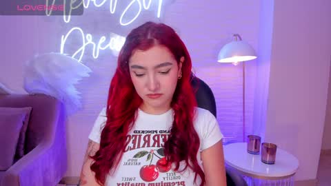 Snapshot of violettcastel chatting on 12-28-24, 07:43 Violett Castel online show from 12-28-24, 07:43
