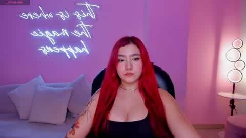Snapshot of violettcastel chatting on 01-18-25, 07:15 Violett Castel online show from 01-18-25, 07:15