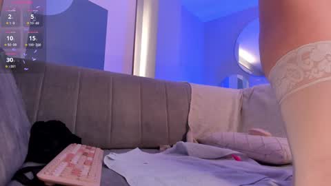 Snapshot of violettcastel chatting on 01-30-25, 11:02 Violett Castel online show from 01-30-25, 11:02