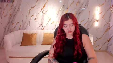 Snapshot of violettcastel chatting on 02-14-25, 07:54 Violett Castel online show from 02-14-25, 07:54