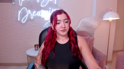 Snapshot of violettcastel chatting on 02-19-25, 07:38 Violett Castel online show from 02-19-25, 07:38