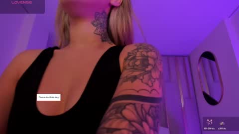 Snapshot of violetthansson chatting on 04-27-26, 08:56 Violett online show from 04-27-26, 08:56