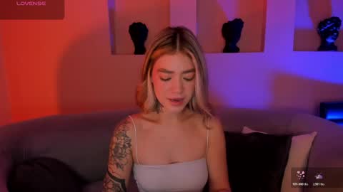 Snapshot of violetthansson chatting on 05-05-26, 09:06 Violett online show from 05-05-26, 09:06