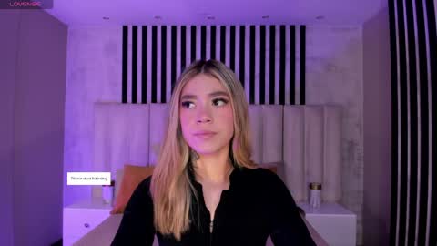 Snapshot of violetthansson chatting on 05-12-26, 10:01 Violett online show from 05-12-26, 10:01