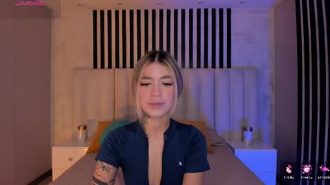 Snapshot of violetthansson chatting on 06-19-26, 08:51 Violett online show from 06-19-26, 08:51