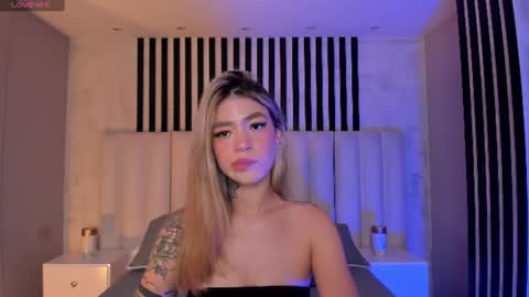 Snapshot of violetthansson chatting on 06-20-26, 11:13 Violett online show from 06-20-26, 11:13