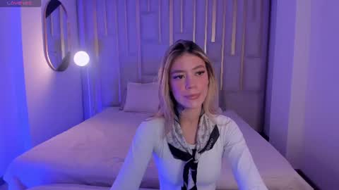 Snapshot of violetthansson chatting on 06-24-26, 11:53 Violett online show from 06-24-26, 11:53