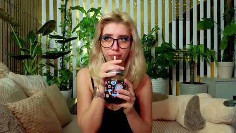 Violetta online show from 11-19-25, 09:26