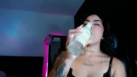  Violet  online show from 11-22-25, 04:33