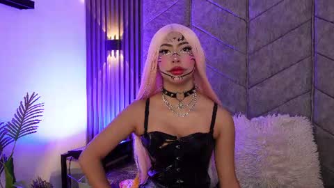 viollettebylyly online show from 06-18-26, 12:31