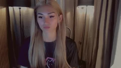 Pearl online show from 11-25-25, 04:18