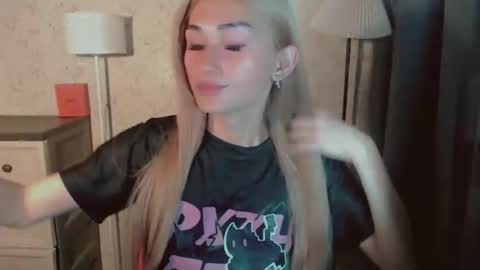 Pearl online show from 11-26-25, 04:35