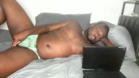 Elle Hood online show from 11-05-25, 01:11