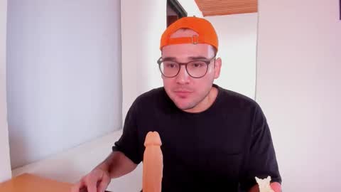 Vito Ferrer online show from 10-14-25, 02:29