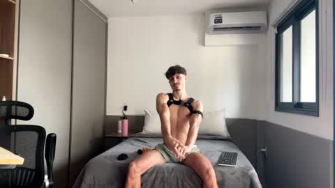 Snapshot of vitoraugustoxxx chatting on 10-04-25, 03:10 vitoraugustoxxx online show from 10-04-25, 03:10